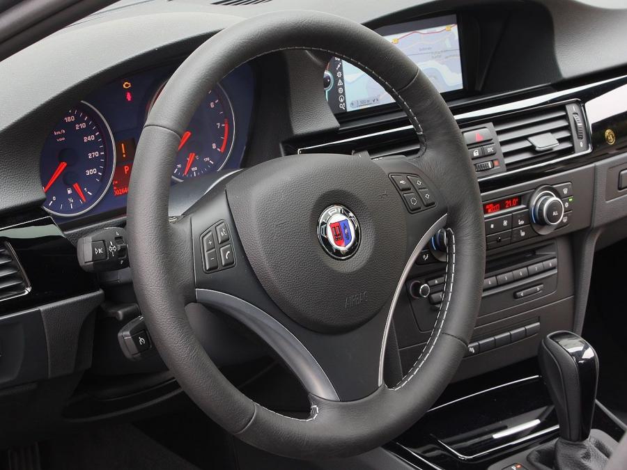Панель приборов Alpina B3 S Bi-Turbo Limousine (E90) 2010 года  (фото 7 из 10)